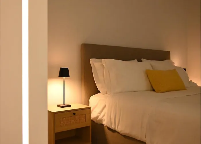 Minimal Apartment On The Shadow Of The Acropolis