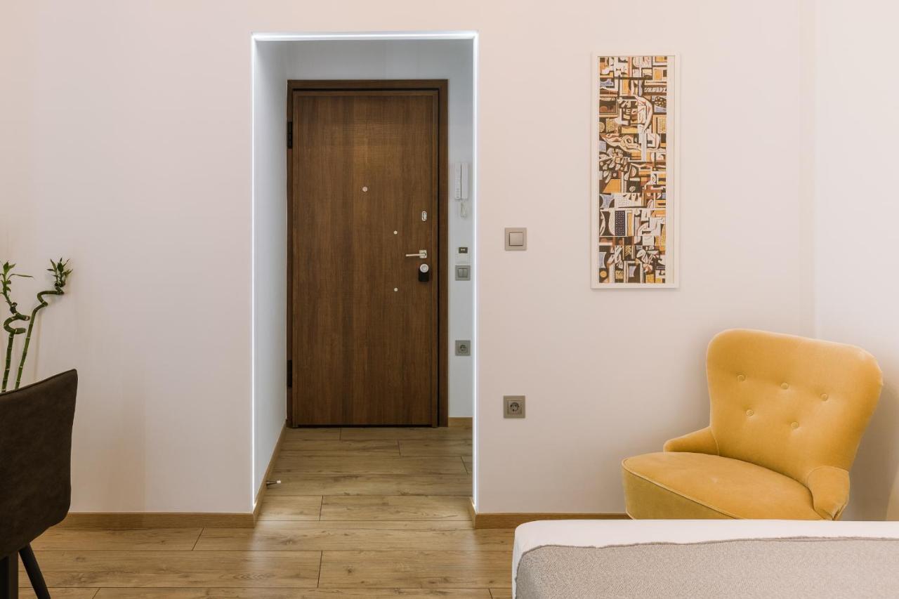 Minimal On The Shadow Of The Acropolis Apartment *